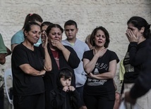 Rodziny ofiar ataku na kościół św. Porfiriusza w Gazie