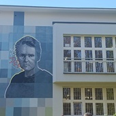 Tychy. Odsłonięto mural Marii Skłodowskiej-Curie