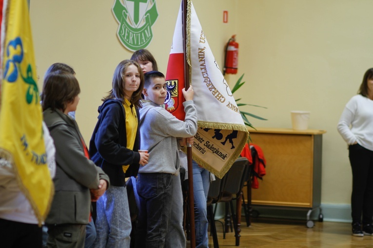 Szkolenie pocztów sztandarowych w liceum urszulańskim