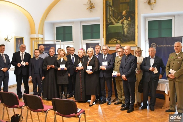 Pocysterski zespół klasztorny w Gościkowie-Paradyżu na okolicznościowej monecie