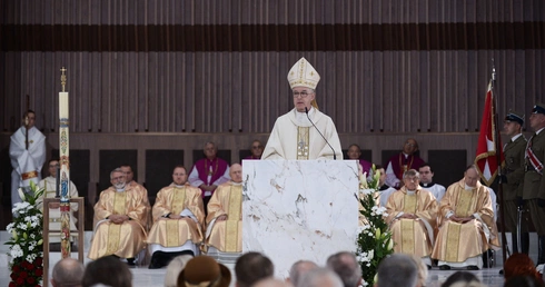 Bp Lechowicz: Receptą na trawiący nas nowotwór wzajemnej wrogości jest solidarność
