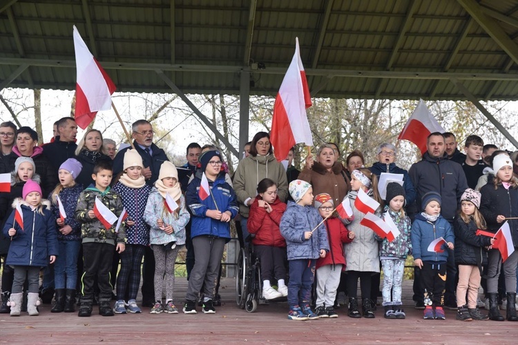 Patriotycznie w Dołach 