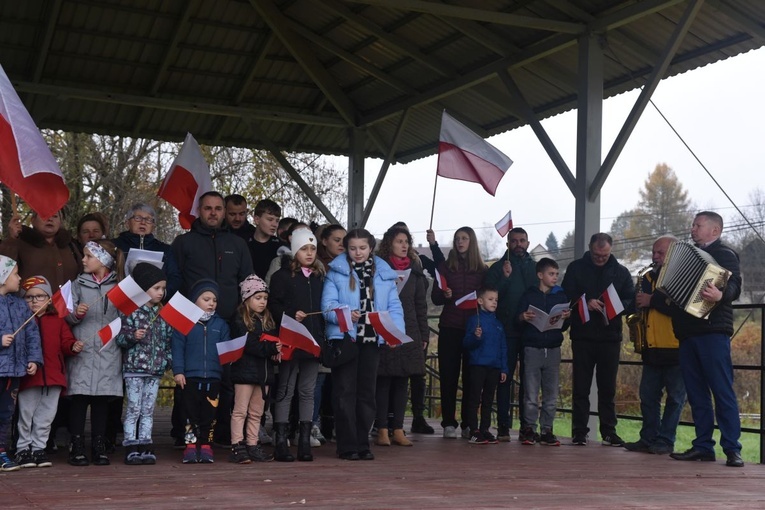 Patriotycznie w Dołach 