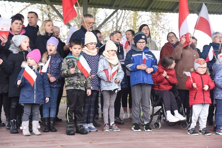 Patriotycznie w Dołach 