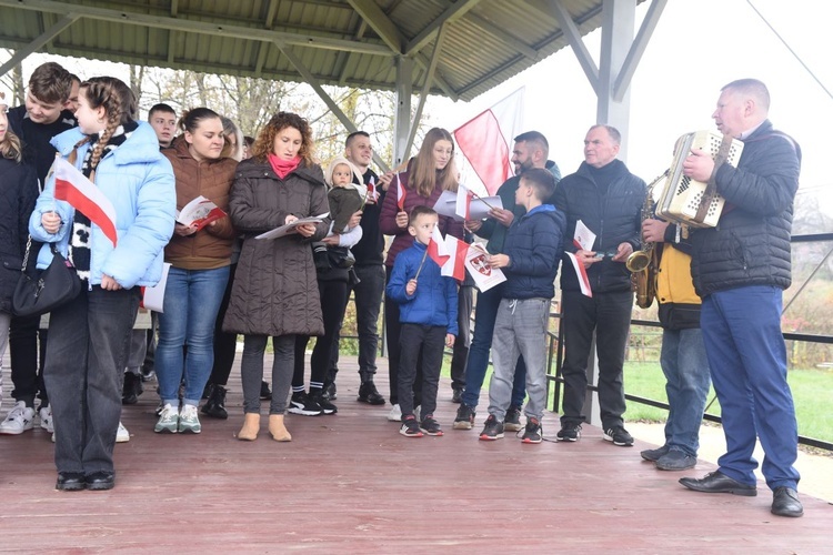 Patriotycznie w Dołach 