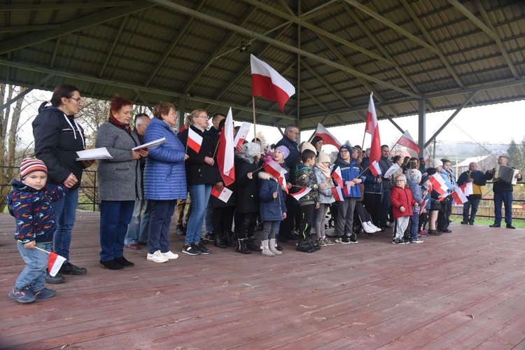 Patriotycznie w Dołach 