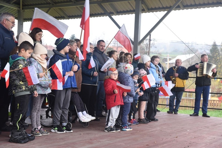 Patriotycznie w Dołach 