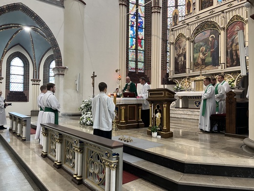 Chorzów. Poświęcenie ołtarza w parafii św. Marii Magdaleny