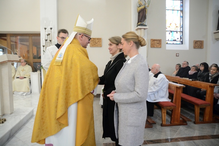 Poświęcenie ołtarza w kościele parafialnym w Wawelnie