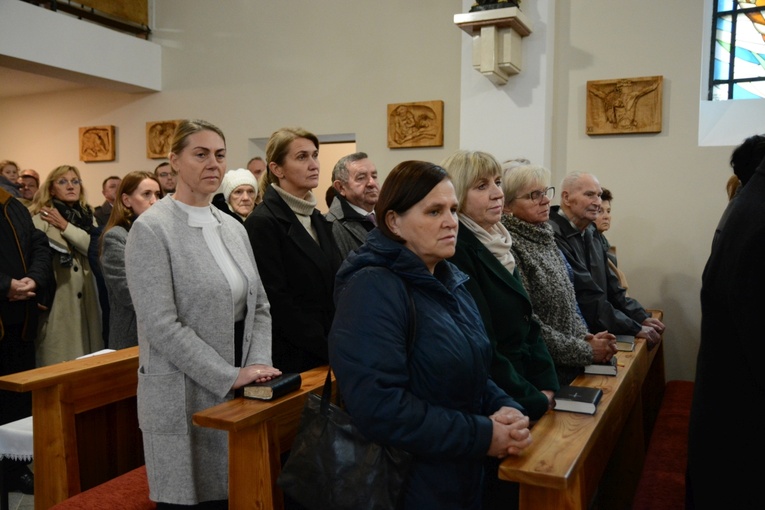 Poświęcenie ołtarza w kościele parafialnym w Wawelnie