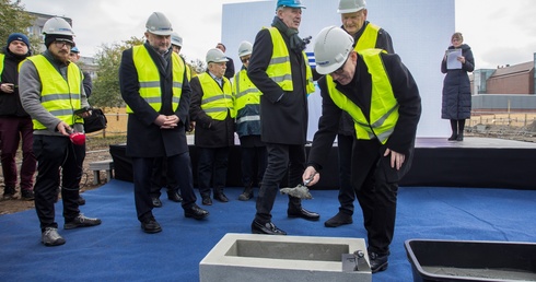 Toruń: Wmurowano kamień węgielny pod budowę Europejskiego Centrum Filmowego Camerimage