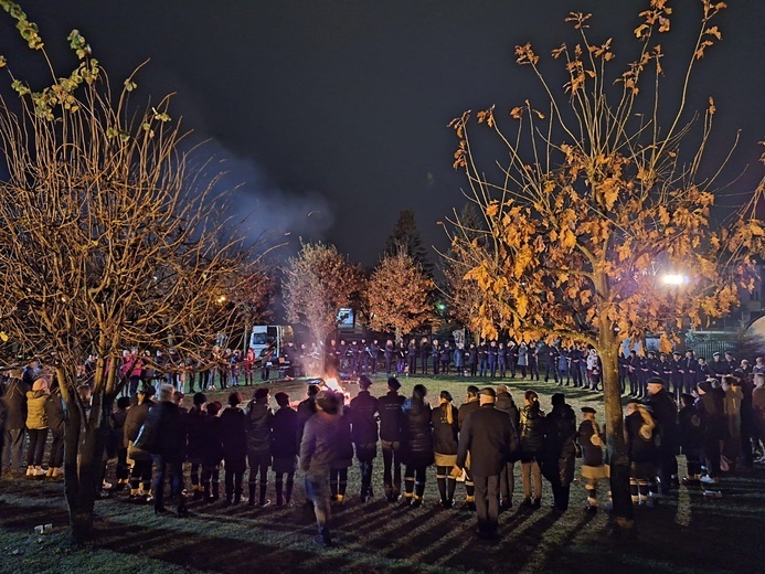 Spotkanie odbyło się przed kościołem pw. św. Jadwigi Królowej.