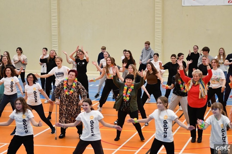 Międzypokoleniowa zumba w Zielonej Górze