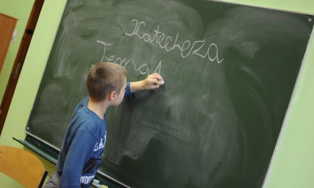 Religia w szkole - najnowsze dane samorządowe i kościelne (analiza)