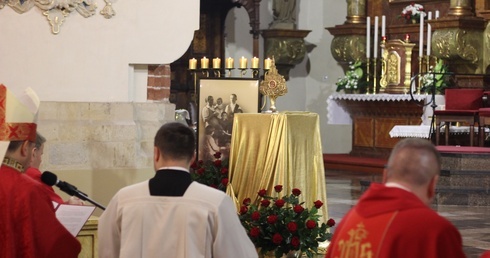 Katedra. Pożegnanie relikwii bł. rodziny Ulmów