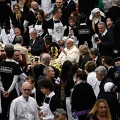 Watykan: Papież zaprosił na obiad 1200 bezdomnych i ubogich