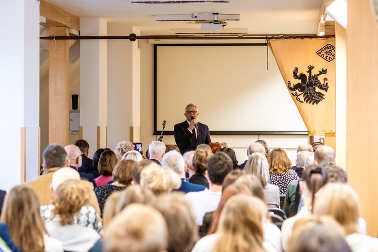 Konferencja o wkładzie zgromadzeń zakonnych w rozwój Rumi