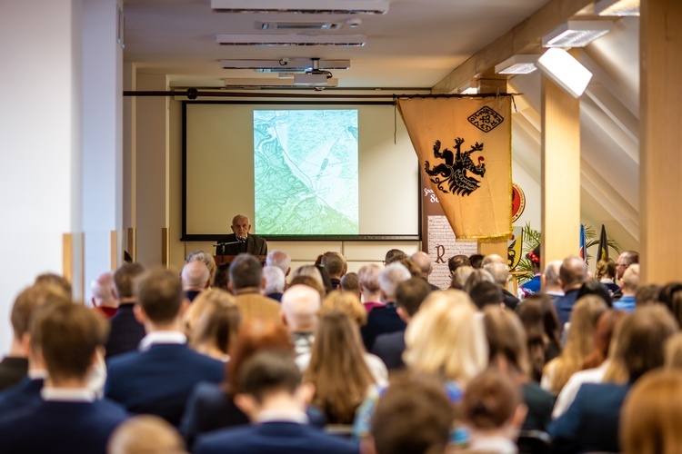 Konferencja o wkładzie zgromadzeń zakonnych w rozwój Rumi