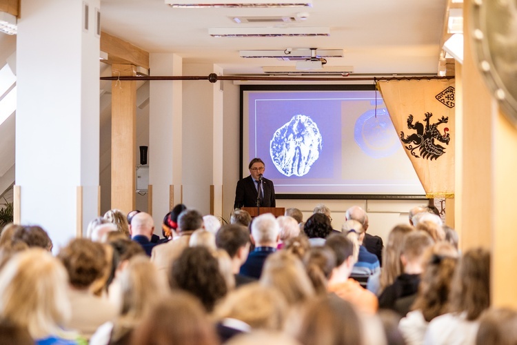 Konferencja o wkładzie zgromadzeń zakonnych w rozwój Rumi