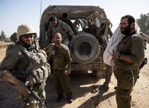 Kwadrans po terminie rozpoczęcia rozejmu w wojnie Izraela z Hamasem zabrzmiały syreny przeciwlotnicze
