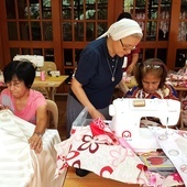 „Nadzieja szyta na miarę”. Diecezja toruńska pomoże na Filipinach