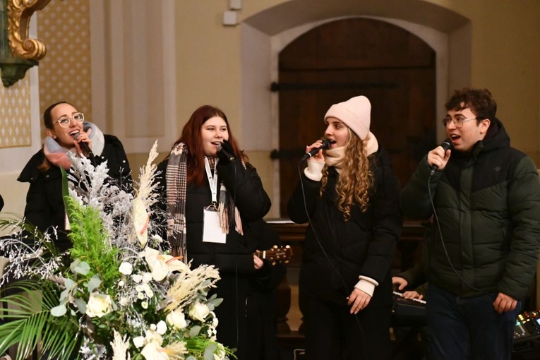 Modlitewny Wieczór Młodych w Grodowcu