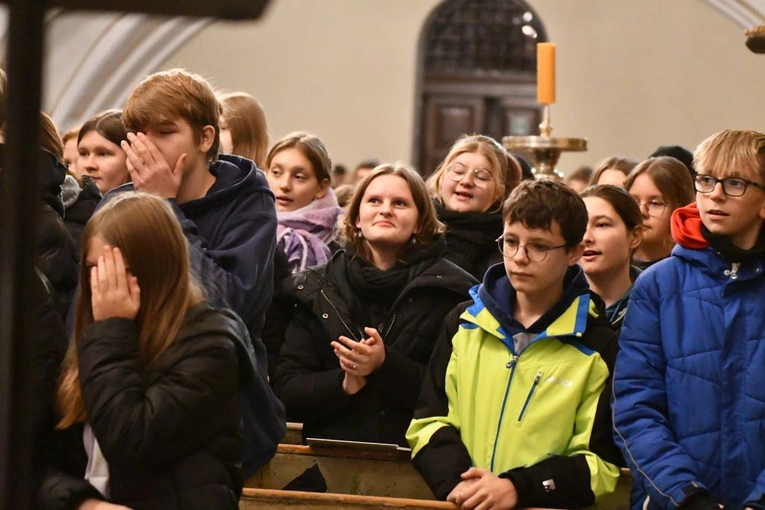 Modlitewny Wieczór Młodych w Grodowcu