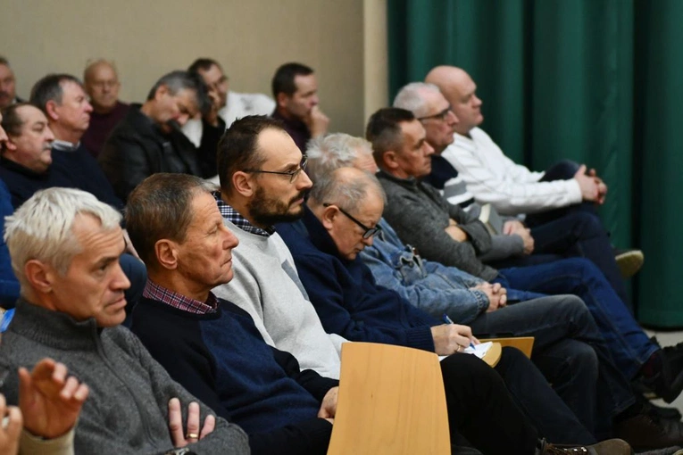 Rekolekcje dla nadzwyczajnych szafarzy Komunii Świętej w Głogowie
