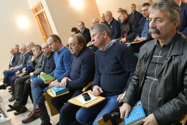 Rekolekcje dla nadzwyczajnych szafarzy Komunii Świętej w Głogowie