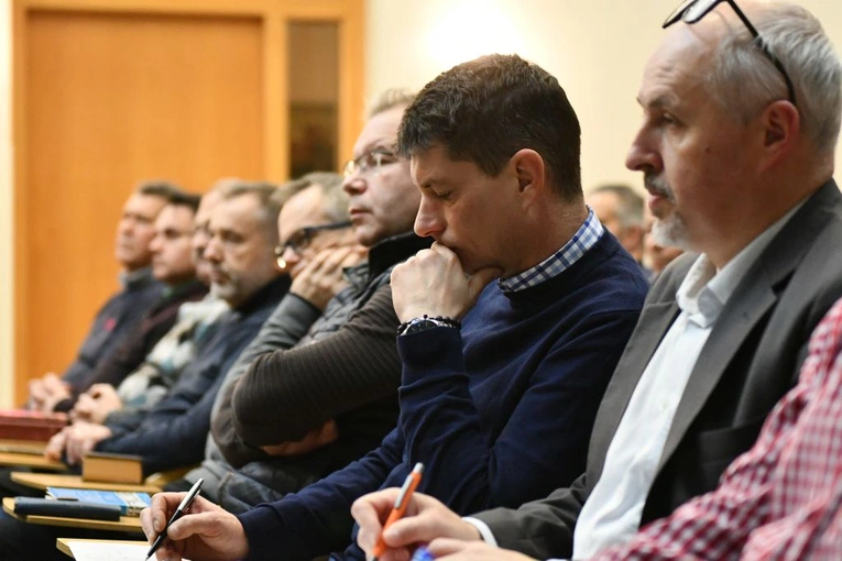 Rekolekcje dla nadzwyczajnych szafarzy Komunii Świętej w Głogowie