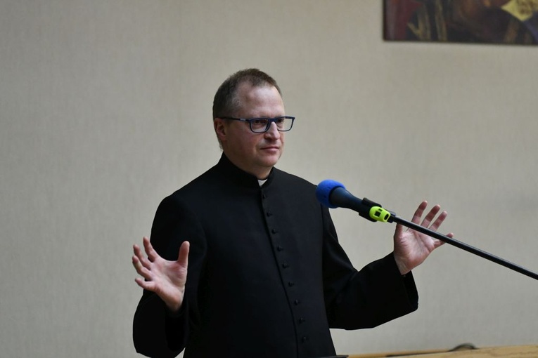 Rekolekcje dla nadzwyczajnych szafarzy Komunii Świętej w Głogowie