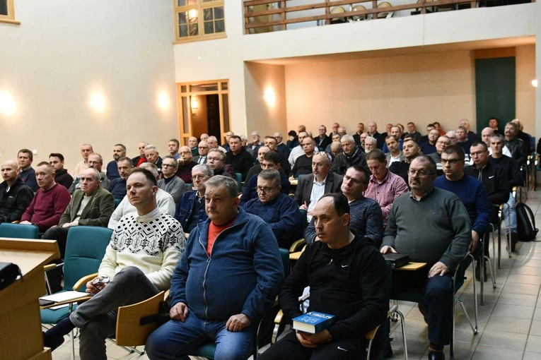 Rekolekcje dla nadzwyczajnych szafarzy Komunii Świętej w Głogowie