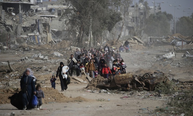 Korzystając z zwieszenia broni Palestyńczycy uciekają z północy Strefy Gazy na południe