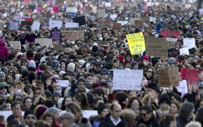 Koktajl Mołotowa w siedzibie stowarzyszenia pro-life po marszu przeciwko przemocy wobec kobiet