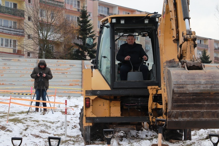 Wprowadzenie relikwii bł. rodziny Ulmów i poświęcenie ziemi pod budowę kościoła w Rawie Mazowieckiej