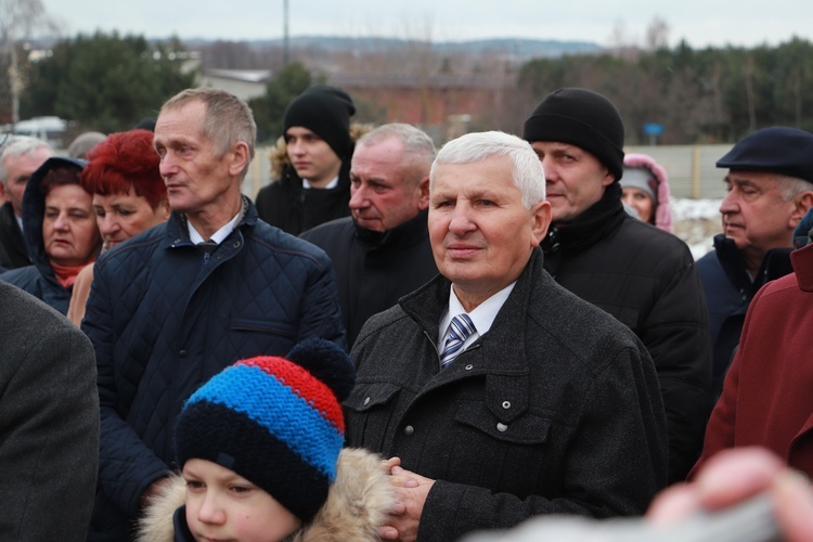 Wprowadzenie relikwii bł. rodziny Ulmów i poświęcenie ziemi pod budowę kościoła w Rawie Mazowieckiej