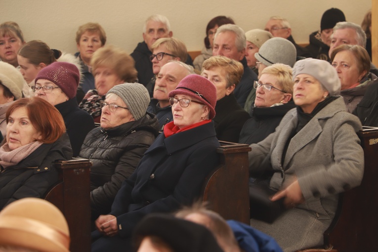 Wprowadzenie relikwii bł. rodziny Ulmów i poświęcenie ziemi pod budowę kościoła w Rawie Mazowieckiej