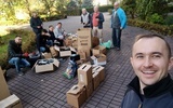 Ostatecznej segregacji elektrośmieci dokonali wolontariusze w Tarnowskiego Wolontariatu Misyjnego.