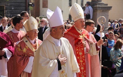 Mszy św. na zakończenie V SDT będzie przewodniczył abp Marek Jędraszewski (w głębi z lewej strony).