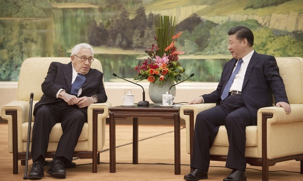 Przywódca Xi Jinping złożył kondolencje z powodu śmierci "dobrego przyjaciela" Kissingera