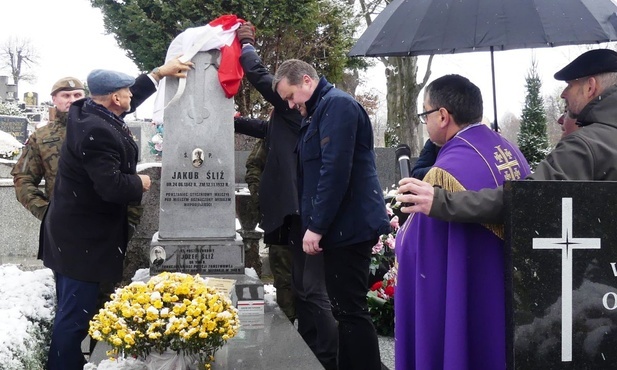 Odsłonięcie nowego pomnika na grobie ppor. Józefa Śliża - powstańca styczniowego z Żywca.