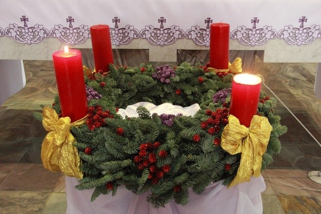 Wieniec adwentowy: Świece oczekiwania - liturgia.wiara.pl