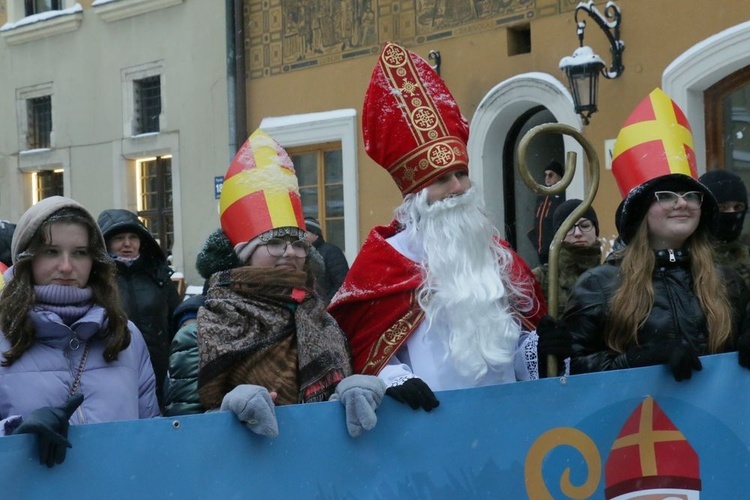 Św. Mikołaj poprowadził dzieci