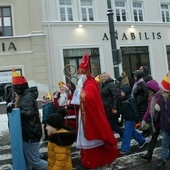 Św. Mikołaj poprowadził dzieci