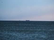 Amerykański okręt wojenny i statki handlowe zaatakowane na Morzu Czerwonym