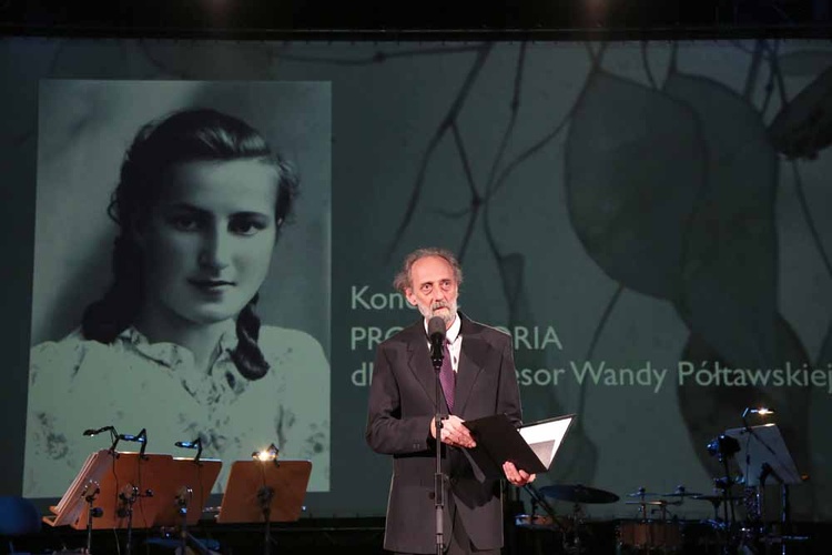 Upamiętnili Wandę Półtawską muzyką i poezją