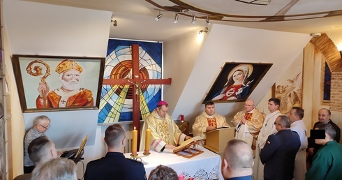 Jelenia Góra. Odwiedziny biskupa u osadzonych