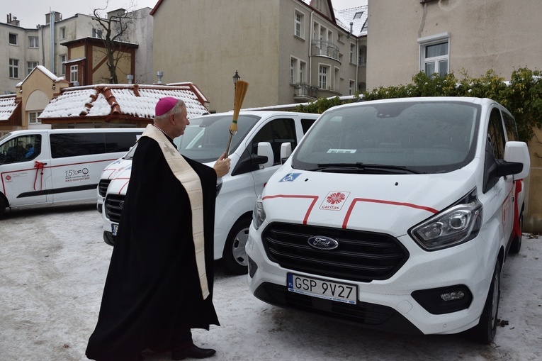 Samochody dla podopiecznych Caritas AG