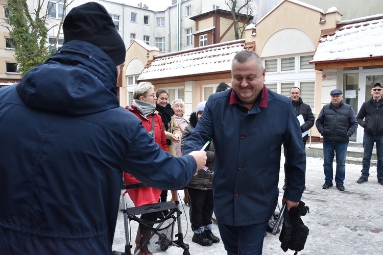 Samochody dla podopiecznych Caritas AG