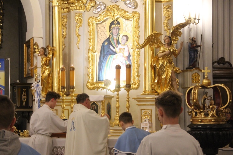 Mielec. Powstanie apostolatu Złota Róża